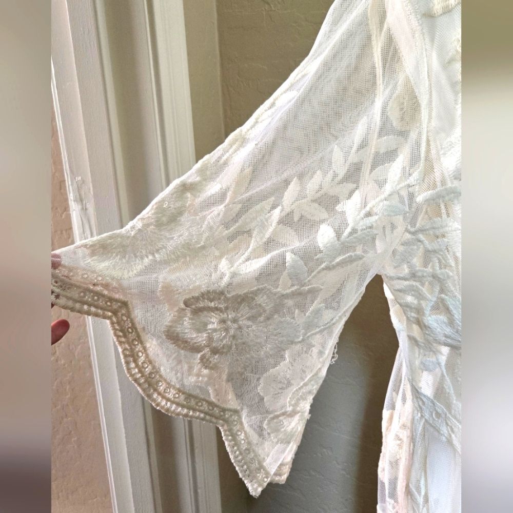 POL Ivory Lace Detail 35" Long Duster Or Beach Cover Up. Size M. - Picture 4 of 5